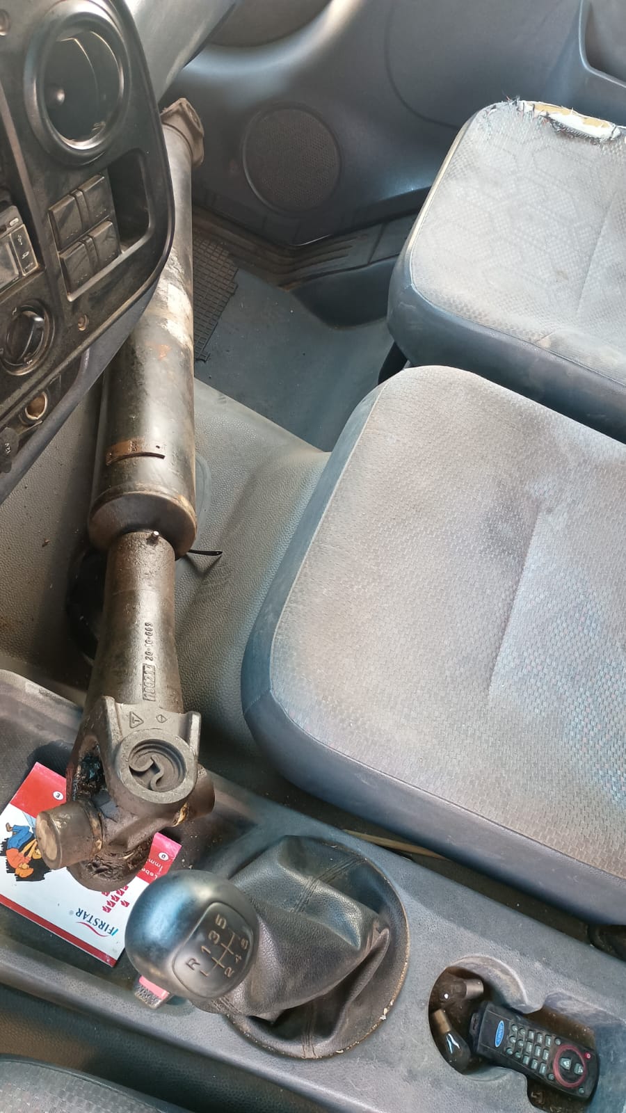 CARROCERíA FRIGORíFICA Ford CARGO 1719 2013  USADA  EN DESARME